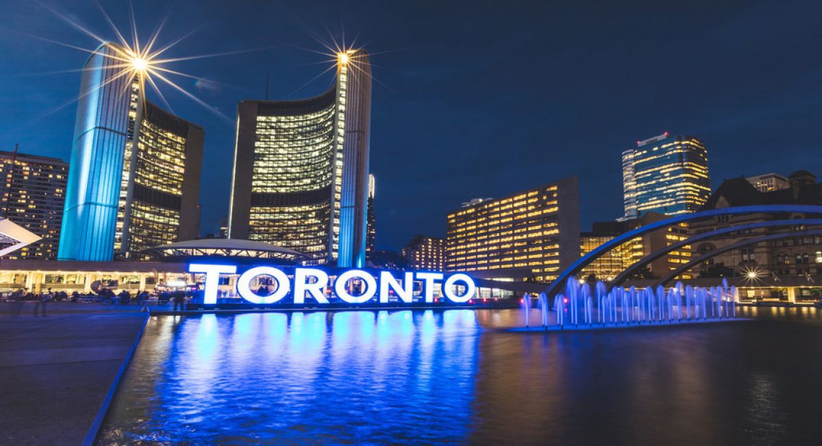 Toronto Charter Bus Rentals | Luxury Airport Transportation | Rent a